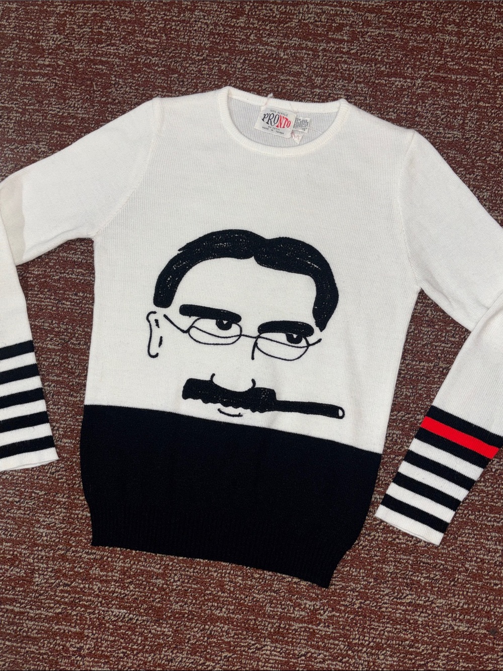 Vintage Groucho Marx 1970βs raised graphic textured fitted crewneck sweater L